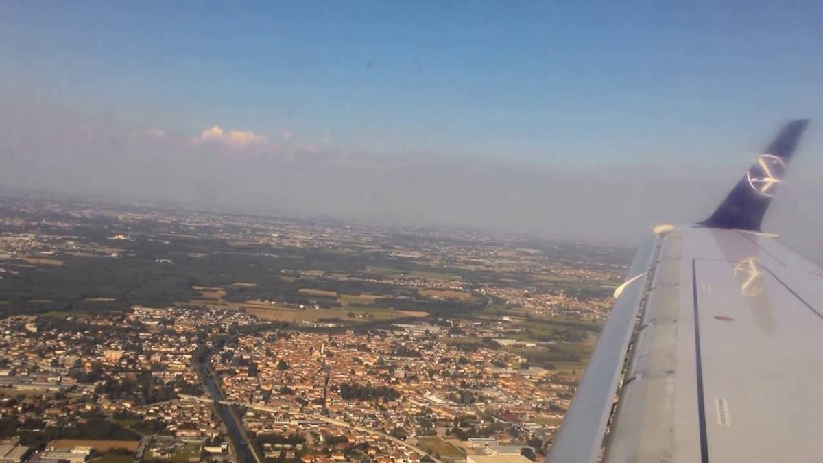 'Video thumbnail for Landing in Milan Malpensa airport'