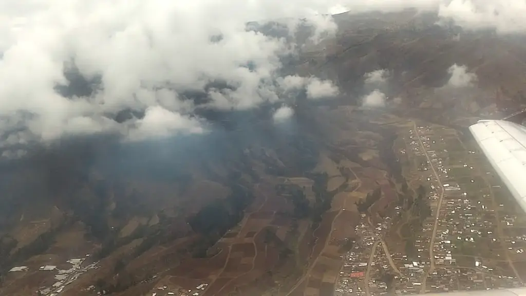 'Video thumbnail for Take off in Cusco CUZ airport Alejandro Velasco Astete'