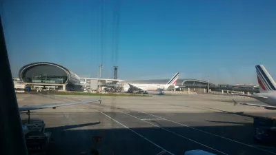 Aerolíneas en la lista negra y más seguras : Aterrizaje en el aeropuerto de París Charles de Gaulle.
