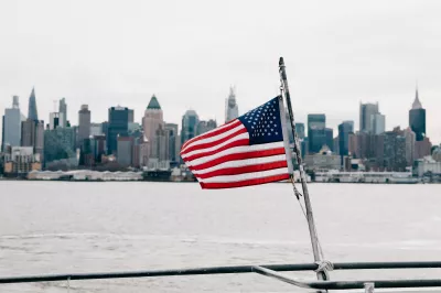 Как Да Получите ESTA Виза За Сащ И Да Останете По-Дълъг От Месец? : Изглед към Ню Йорк от лодка