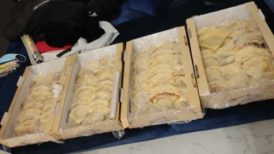 ﻿Ukraine Support: How To Donate To Ukraine And Support Initiatives? : 200 French pancakes prepared at home for Ukrainian refugees in trainstations