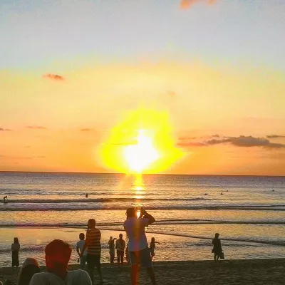 Kje praznovati novo leto 2025 : Sončni zahod na plaži na Baliju