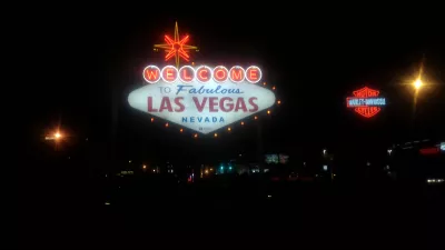 Të lirë dhe të lirë për të bërë në Las Vegas Nevada : Mirë se vini në shenjën e Las Vegas at night