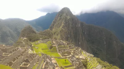 როგორ მივიდეთ Machu Picchu– ს კუსკოდან : ხედი Machu Picchu ჩამოსვლისთანავე
