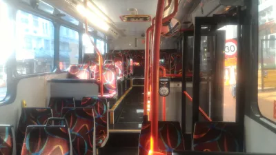 Χρησιμοποιώντας το Sky Bus, το λεωφορείο του αεροδρομίου του Ώκλαντ : Το εσωτερικό του SkyBus
