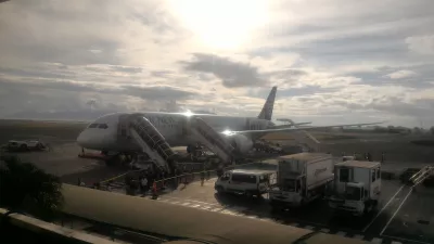 Kā ir Taiti lidostas atpūtas telpa, AirTahitiNui Papeete Faa atpūtas telpa? : Air Jaunzēlandes lidojums, kas redzams no atpūtas telpas