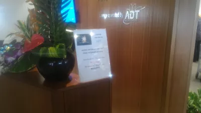 Kaip veikia Tahiti oro uosto salonas, „AirTahitiNui Papeete Faa“ poilsio erdvė? : Nemokamas WiFi kodas prie įėjimo