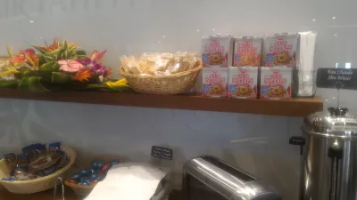 How is the Tahiti airport lounge, AirTahitiNui Papeete Faa lounge? : Toasting area and noodles cups