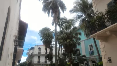 Պանամա քաղաքի Կասկո Վիժո քաղաքում 2 ժամ քայլել : Palms եւ Casco Antiguo