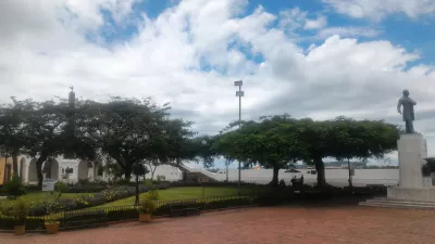 2 valandų pėsčiomis Casco Viejo, Panamos mieste : Paminklas Panamos kanalui pirmasis Prancūzijos bandymas