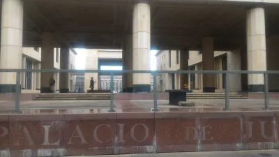 Ako prebieha bezplatná pešia prehliadka v Bogote? : Justičný palác, súdna budova v Bogote