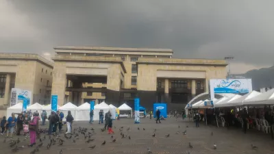 Ako prebieha bezplatná pešia prehliadka v Bogote? : Plaza Bolivar v Bogote