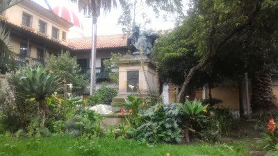 波哥大的免費徒步旅行如何？ : Rufino何塞Cuervo雕象