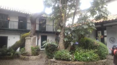 Comment se déroule la visite à pied gratuite à Bogotá? : Deuxième jardin de la maison Rufino Jose Cuervo