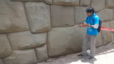 ทัวร์เดินเท้าฟรีในกุสโกเป็นอย่างไร : Inca สร้างกำแพง
