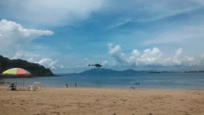 Πώς είναι ένα ταξίδι στην παραλία στο νησί Taboga, Παναμάς; : Ελικόπτερο που φέρνει τους επισκέπτες στο νησί Taboga