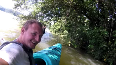 Kajak výlet v dažďovom pralese Gamboa na jazere Gatun : Pozorovanie divokej lenošky na výlet kajakom