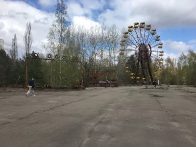 Pripyatova denná prehliadka - návšteva opusteného mesta jadrovej katastrofy v Černobyle : Open air fair a opustené ruské koleso