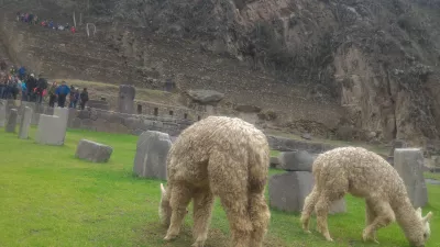 Bagaimana Perjalanan 1 Hari Lembah Suci Peru? : Di bagian bawah reruntuhan Ollantaytambo