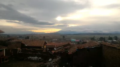 كيف هي رحلة ليوم واحد إلى Sacred Valley Peru؟ : غروب الشمس على جبال الأنديز من شينشيرو