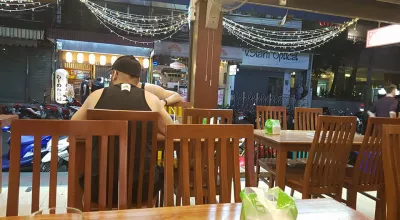 Taylandda tətil həftəsi: Birinci gün, Bangkok [Səyahət Bələdçisi] : Restoranın caddesi görünüşü