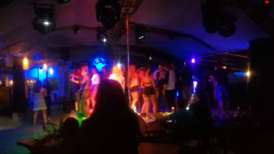 Zaliznyy kikötői vas kikötői ünnepek : Party Jamaica vasport klubban