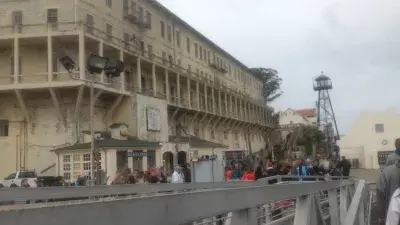 Is it worth to visit AlCatraz? AlCatraz tour review : Getting off the ferry on the island