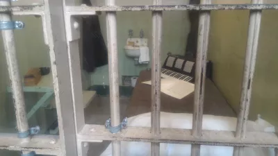 Vaut-il la peine de visiter AlCatraz? Chronique d'AlCatraz Tour : Cellule de prison avec instrument de musique