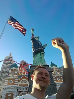 Séta a Las Vegas legjobb részein, sétáljon a neonmúzeumig : Szabadság-szobor Las Vegasban