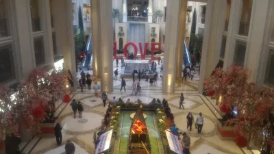 Séta a Las Vegas legjobb részein, sétáljon a neonmúzeumig : LOVE jel a velencei galériákban
