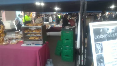 What are the best places to eat in روتوروا? : يقف الغذاء الرخيص في السوق الليلي