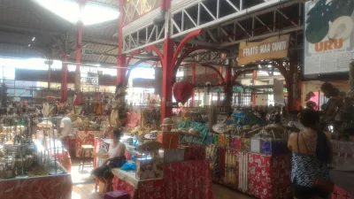 The best snorkeling beach in Tahiti lagoon paradise : Municipal market in Papeete