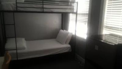 Cila është dhoma e lirë e hotelit në sheshin San Fran Union? : Dhomë krevat marinari dhomë në Hotel Urban San Fran lirë