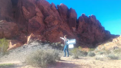 A day tour at valley of fire state park in نوادا : فقط یک راه بالا