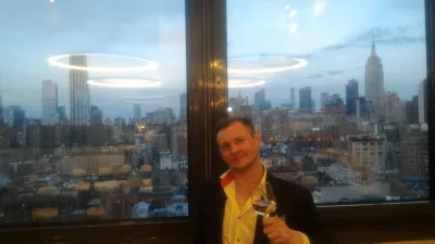 Езоиц Пубтеллигенце догађај у Гооглеовом сједишту НИЦ : Срећно пиће у канцеларији Гоогле са погледом на Менхетн