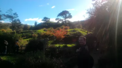Hobbitoni filmiekskursioon, Uus-Meremaa hobiküla külastus : Minnes seiklus Hobbitoni filmikomplektile