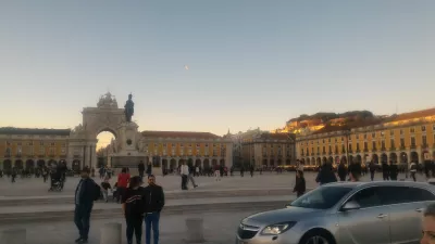 Shtrimi në Lisbonë, Portugali me turne në qytet : Duke u kthyer në sheshin e tregtisë