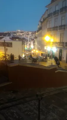 شہر کے دورے کے ساتھ لیزبون، پرتگال میں لے آؤٹ : پہاڑی سے خوبصورت شہر کا منظر
