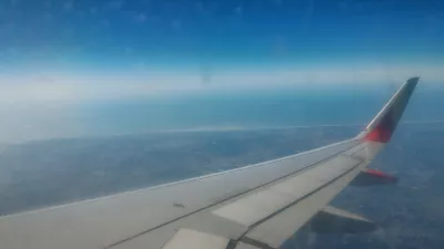 Լիսաբոնում, Պորտուգալիայում, շրջայցով : Ատլանտյան օվկիանոսի տեսքը, նախքան Լիսաբոնի օդանավակայանում վայրէջք կատարելը
