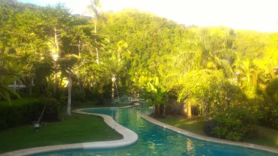 Jaký je nejdelší bazén v Polynésii? : Bazén pod zapadajícím sluncem