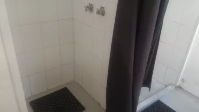 Nomads Brisbane hostel review - het beste hostel in Brisbane : Een douche in de mannelijke doucheruimte