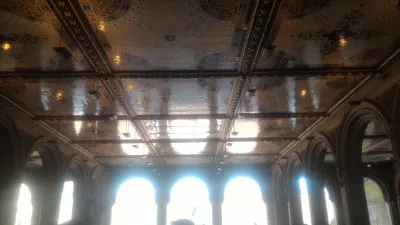 New York Mərkəzi parkı pulsuz yürüyüş turu : Tavan üzərindəki mozaika