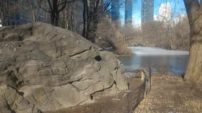 ניו יורק הפארק המרכזי ללא תשלום סיור הליכה : סלעים טבעיים ופארק החזית המתוכנן של גורדי השחקים