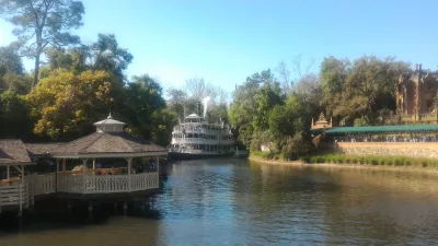 Jaká je jednodenní návštěva v Disney's Magic Kingdom? : Přijíždějící člun parník