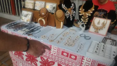 Papeete's kommunale marked, en tur i Tahitian pearl paradis : Tahitian perle paradis står i Papeete kommunale marked