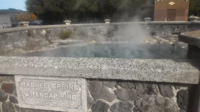 Wybierasz się na darmową wycieczkę historyczną Rotorua : Basen geotermalny o temperaturze 212 ° C