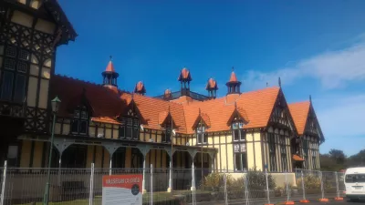 Megy az ingyenes Rotorua történelmi sétaútra : Rotorua Múzeum building aisle