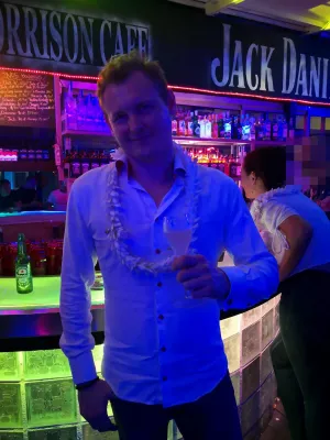 Tahiti nightlife, what to do in Tahiti at night? : Partying at Morrison's Café with a flowers necklace
