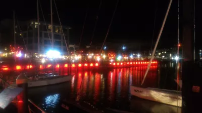 Куди піти вночі в Окленд? Тур по Віадуку в Окленді : Човни на якорі в Віадук вночі