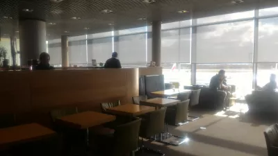 世界巡迴日第一天：盧森堡市 : 商務休息室在國際機場